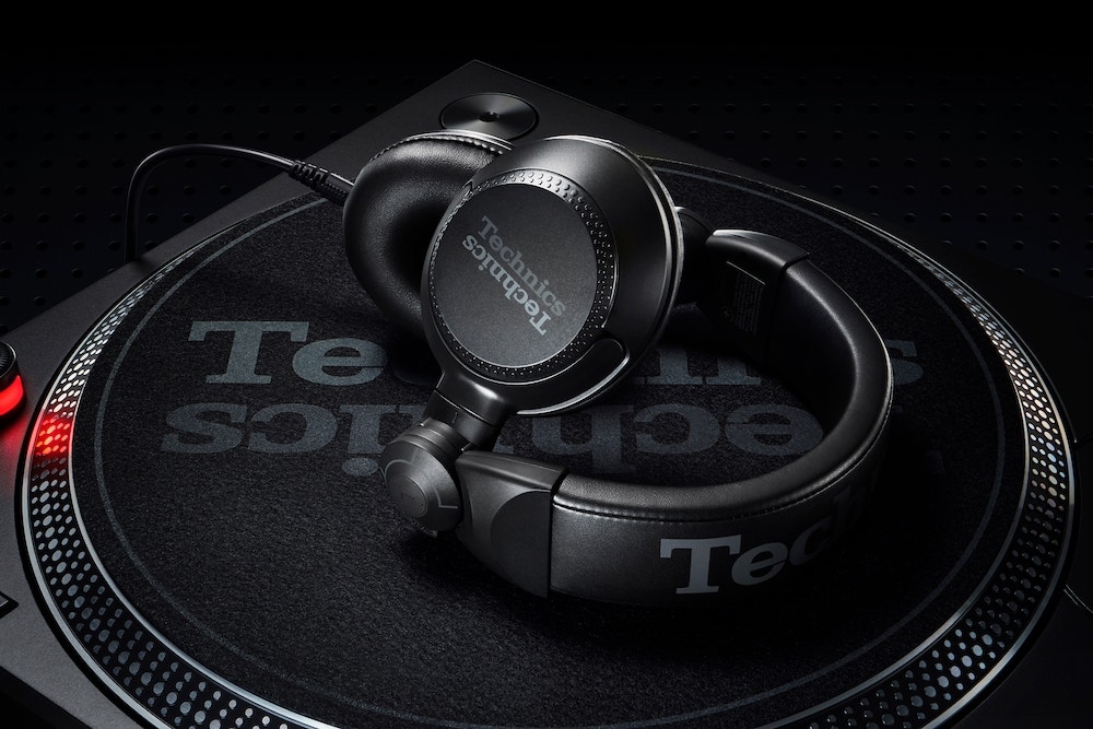 TECHNICS EAH-DJ1200 BLACK CLOSED-BACK DJ HEADPHONES WITH